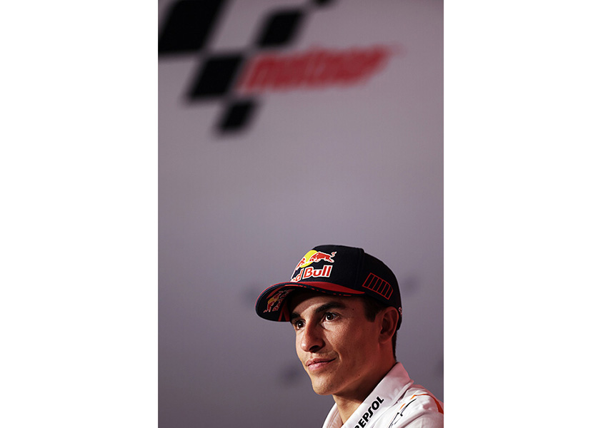 折原弘之のレース写真考察　記者会見を作品として仕上げる