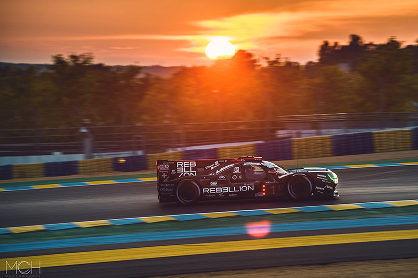 夕焼けに映えるレべリオン