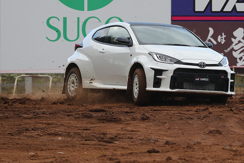 タイトターンもサスペンションが粘りがあって走りやすいGRヤリス