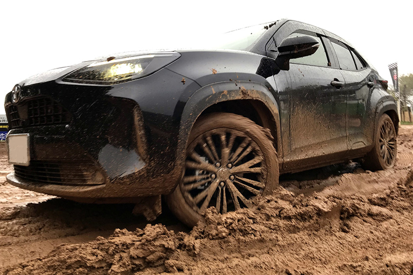 タイヤに泥が詰まってツルツルになっても走る