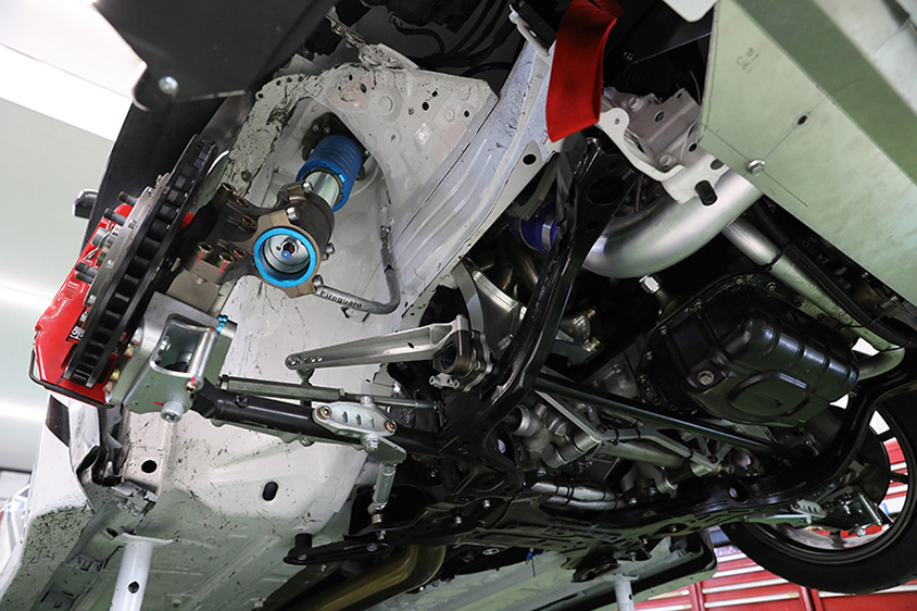 フロントサスペンション。