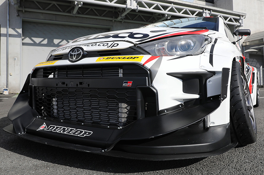 PANDEMのフロントリップ、カナード、ディフューザーは大迫力。