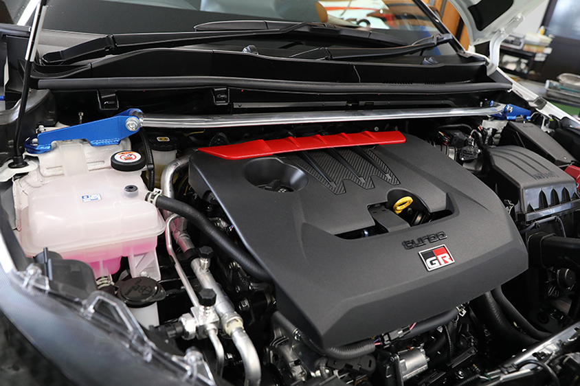 ストラットバー。