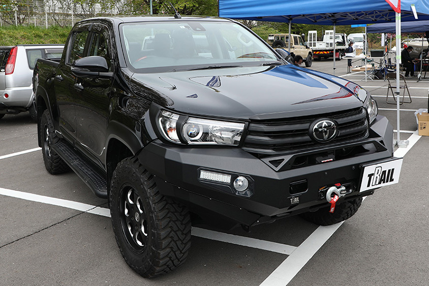 ウインチを装着した「ハイラックス」