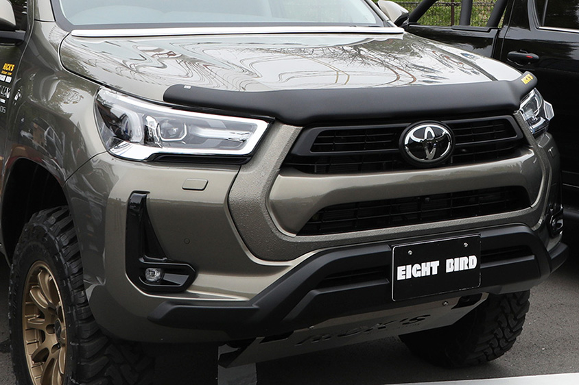 バグガードを装着した「ハイラックス」