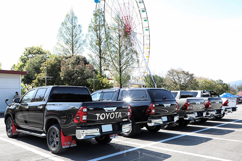 「ハイラックス」のリヤビュー