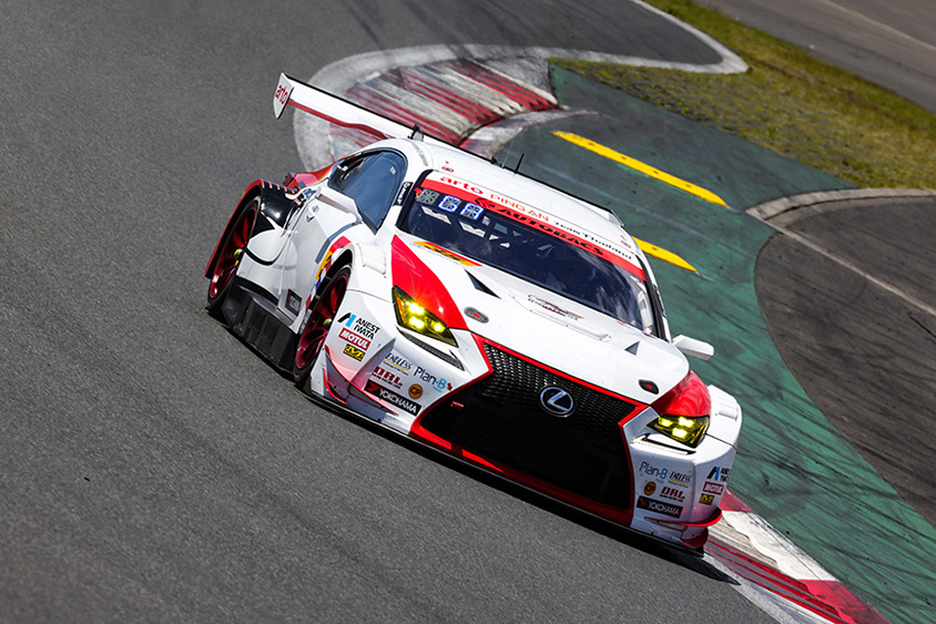 35号車LEXUS RC F GT3で快走するジュリアーノ選手