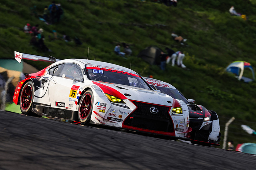 GT300とGT500の混走の様子