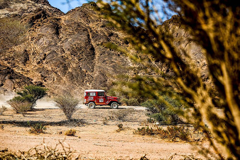 IGNACIO CORCUERA/OSCAR ORDOÑEZ VAZQUEZ組のトヨタ・ランドクルーザー40