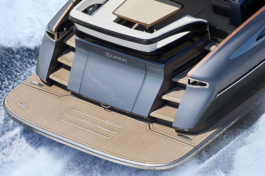 LEXUS LY650　スイミングプラットフォーム