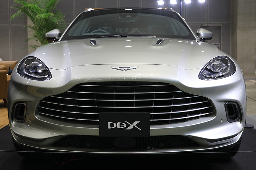 アストンマーティンDBX
