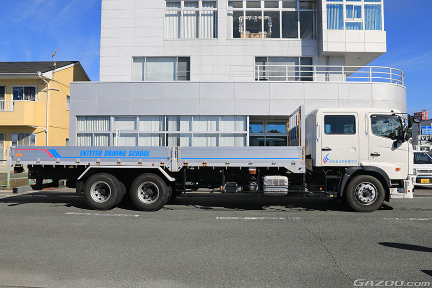 遠鉄磐田自動車学校_大型教習車サイド