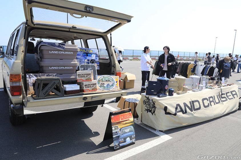 LANDCRUISERブランドグッズの展示、販売@ ROMANTIC CARS