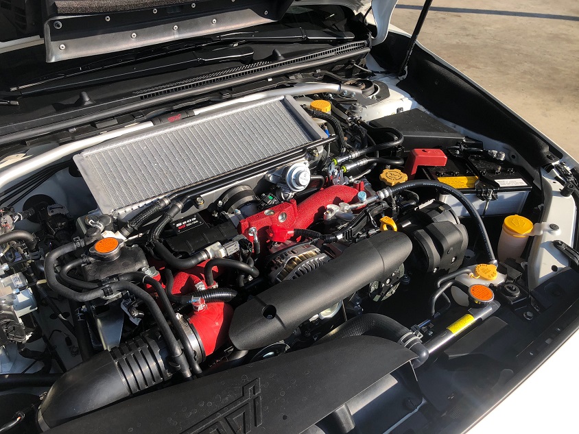 EJ20で思い出すのは、三菱「4G63」との死闘。低速トルクを活かして走るランエボに対して、水平対向エンジンが生み出すシャシーバランスの良さと、高回転でのパンチ力で勝負したインプレッサ。ちょっと非力だけど、フットワークの良さで闘う姿が零戦みたいで、ちょっとしたカタルシスがありましたなぁ（涙。