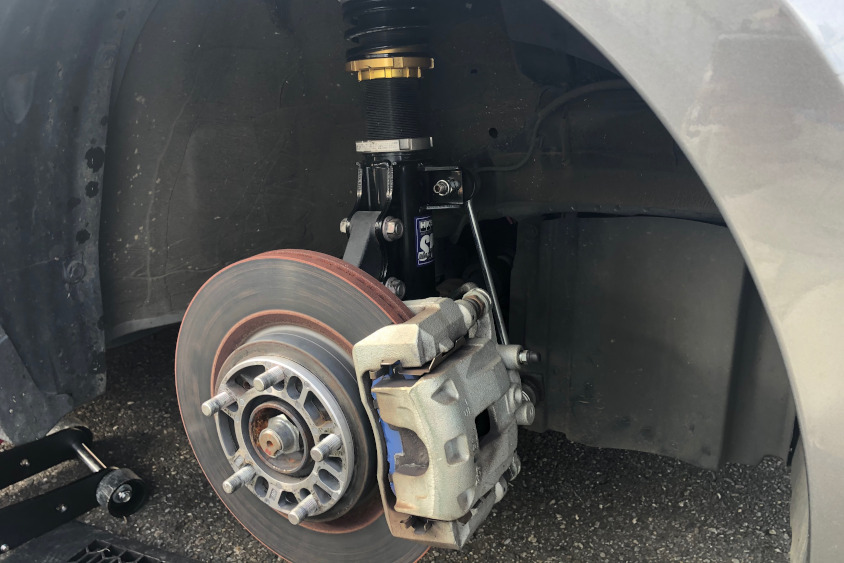 サスペンションはHKS HYPERMAX Ⅳ STをベースにパワー・スポーツGTDがオリジナルセッティング。フロント12kg/mm、リア12kg-mmとかなり硬めのスプリングを装着していたのですが、これがまた良くて。仕様変更なしでもしなやかにアシを動かすことができていました。トラクションも、クスコの機械式LSD（1way）でばっちりでした。