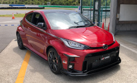 『クルマは最高のトモダチ』GRヤリスで元F1ドライバーに挑戦!? …山田弘樹連載コラム