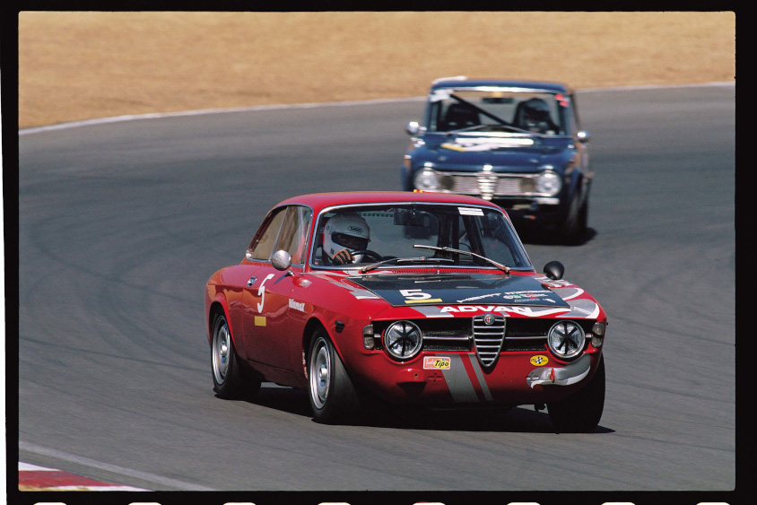 アルファロメオのＧＴ１３００Ｊｒ.