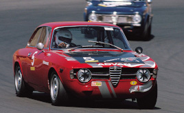 『クルマは最高のトモダチ』僕の原体験。情熱の赤いジュリアクーペ！……山田弘樹連載コラム