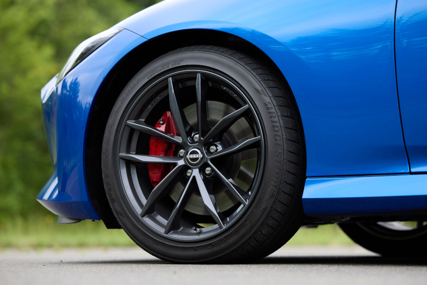 日産・新型フェアレディZのバージョンSTのホイールとブレーキ