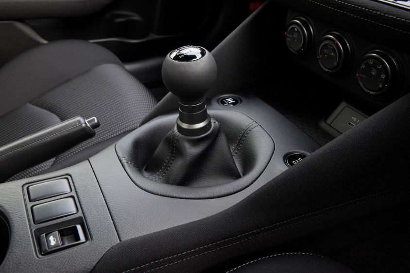 日産・新型フェアレディZの6速MTシフトノブ