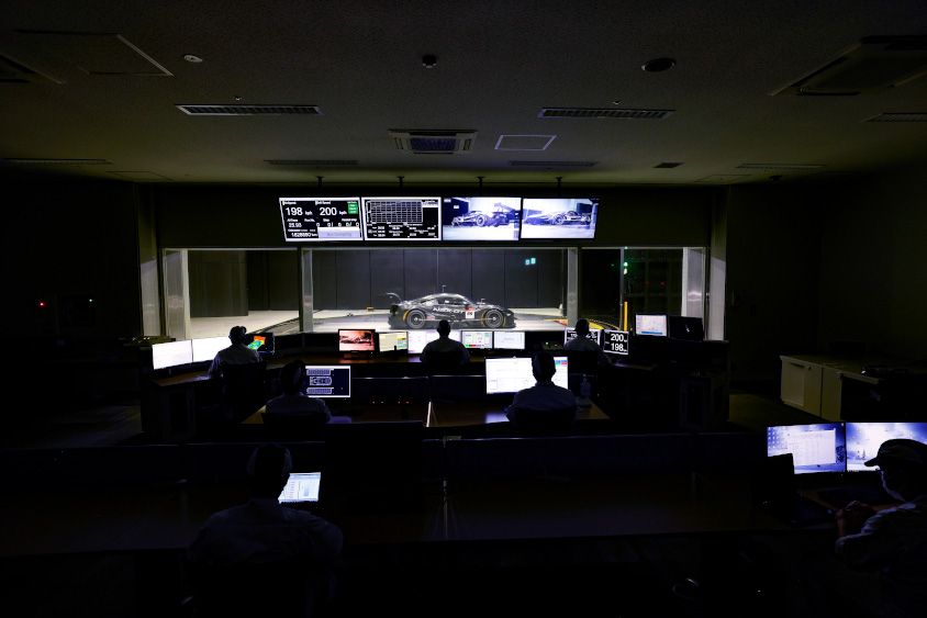 ホンダHRC Sakuraの1/1スケールの風洞の測定室