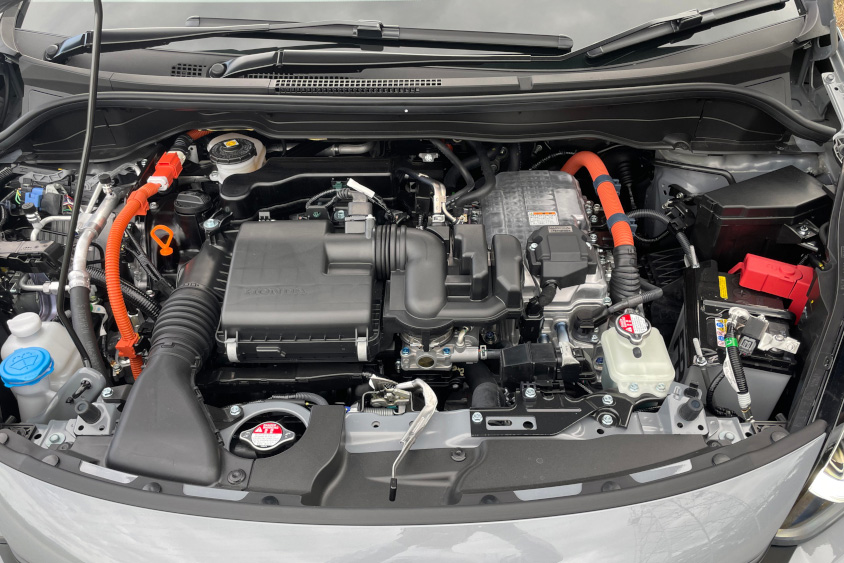 ホンダ・フィットRSのエンジンルーム