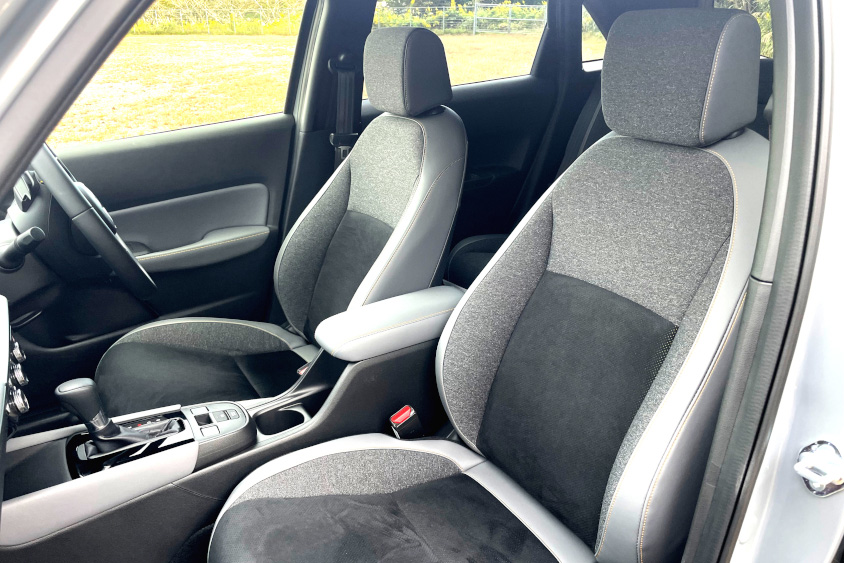 ホンダ・フィットRSのフロントシート