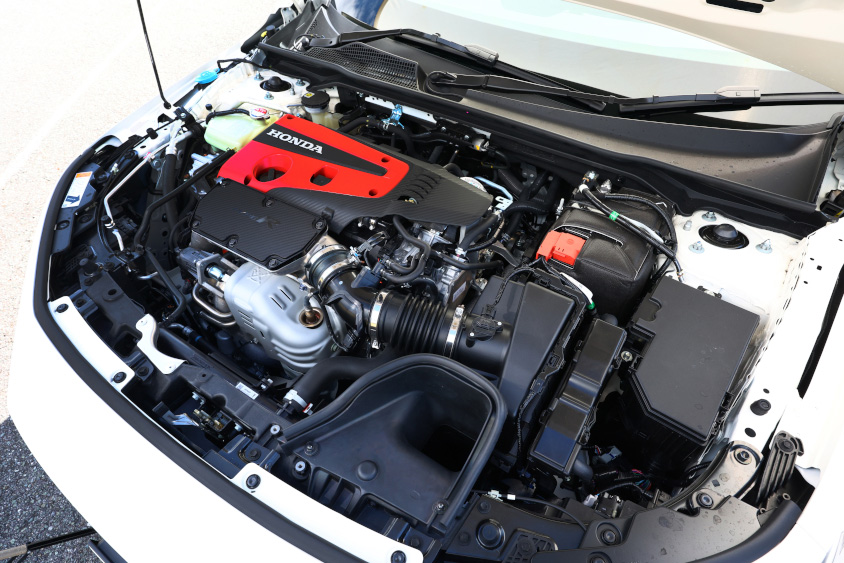 ホンダ・シビック タイプRのエンジンルーム