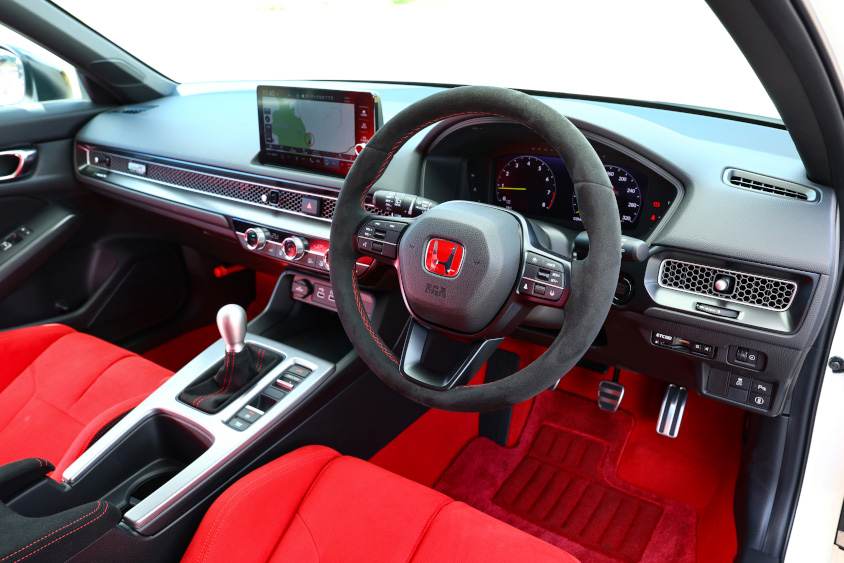 ホンダ・シビック タイプRの運転席