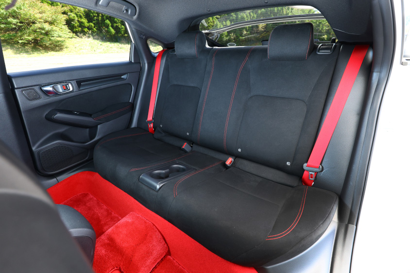 ホンダ・シビック タイプRの後席