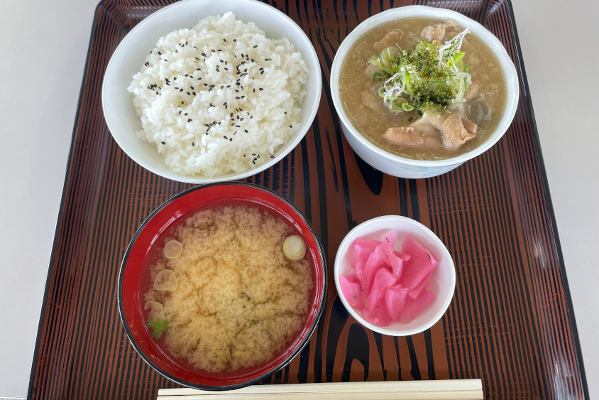 筑波サーキットの定番のモツ煮定食