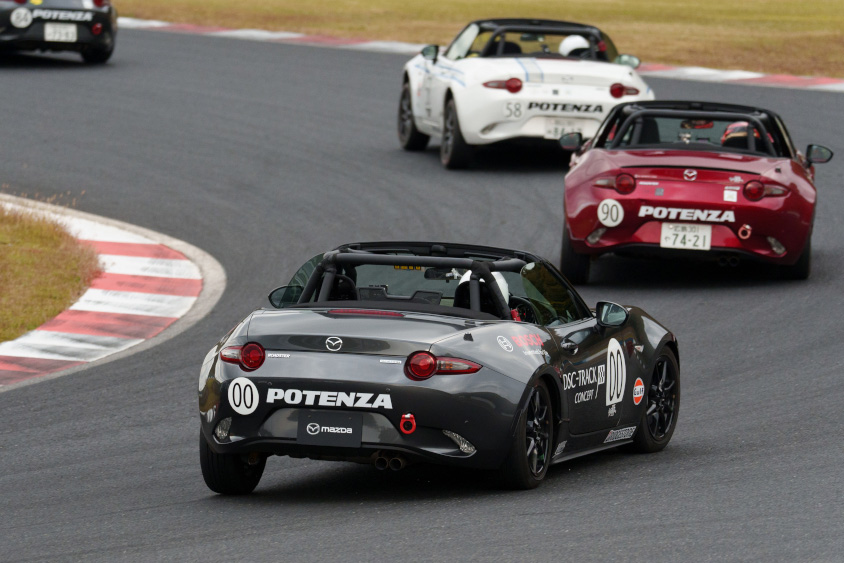 「DSC-TRACK CONCEPT」ロードスターのコーナリング