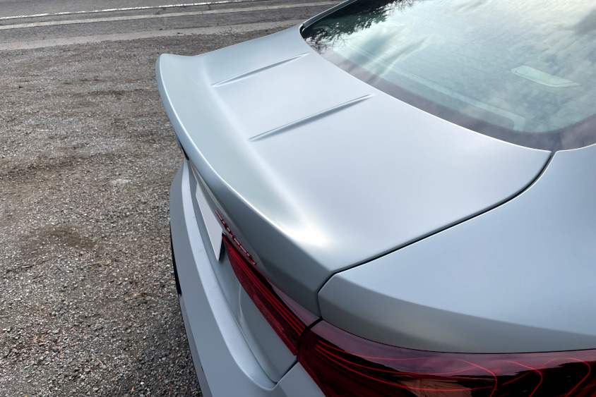 BMW M4 CSLのダックテール