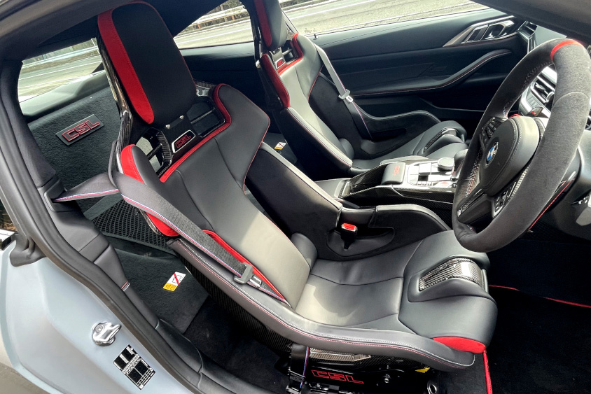 BMW M4 CSLの前席