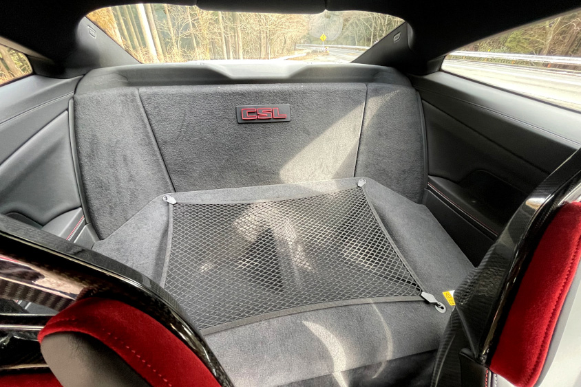 BMW M4 CSLの後部スペース
