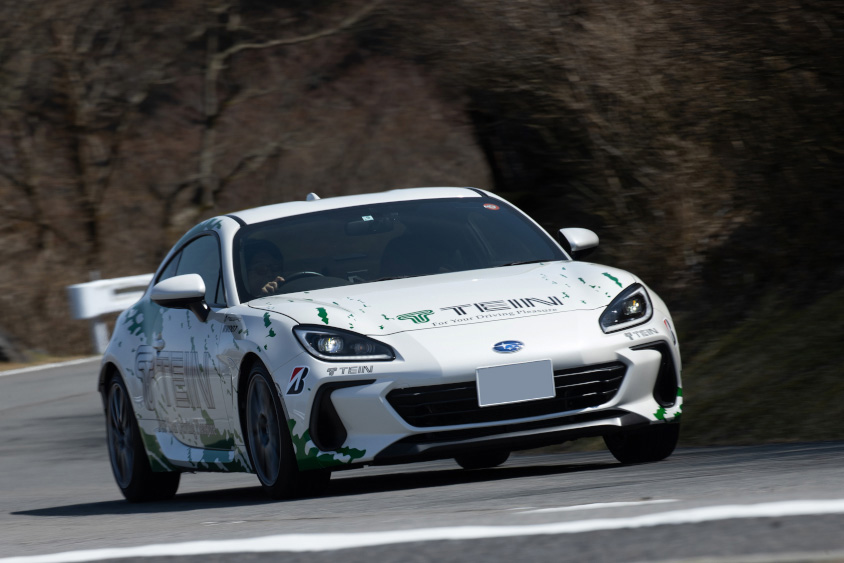 テインのGR86のデモカー