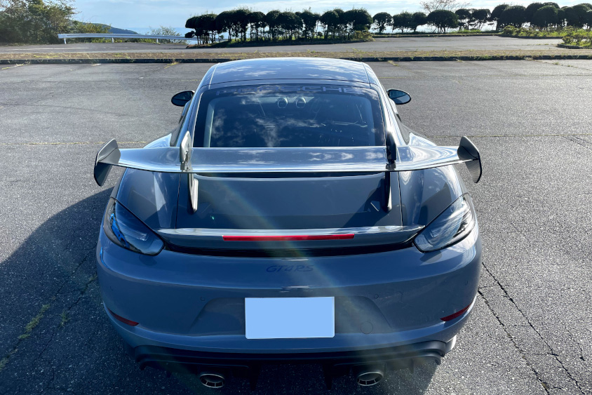 ポルシェ718ケイマン GT4 RSのリヤウイング
