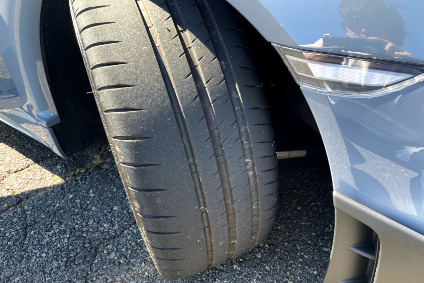 ポルシェ718ケイマン GT4 RSのタイヤ