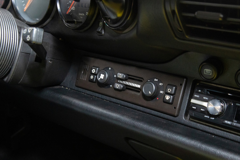 ポルシェ993のエアコンのコントロールパネル