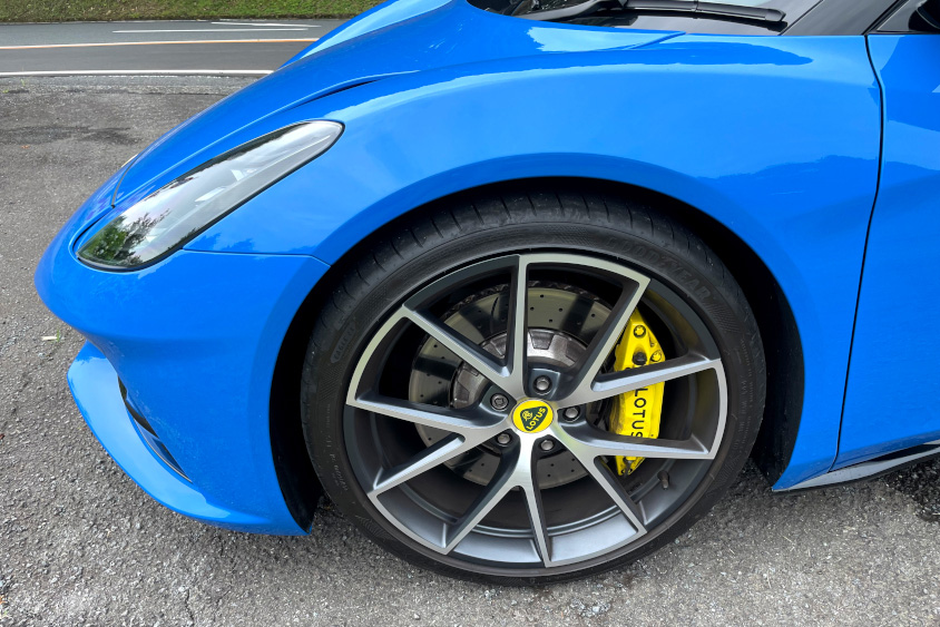 ロータス・エミーラの左フロント