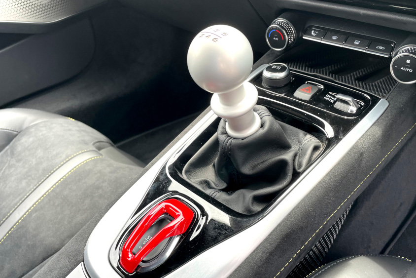 ロータス・エミーラのシフト