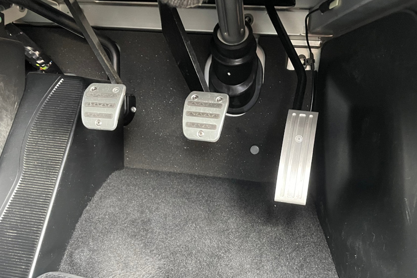 ロータス・エミーラのペダル