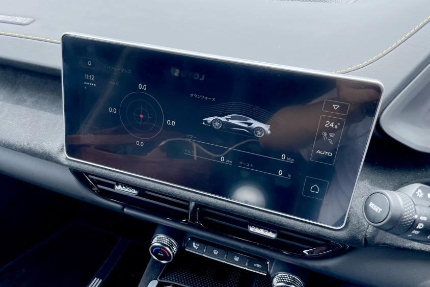 ロータス・エミーラの12.3インチモニター