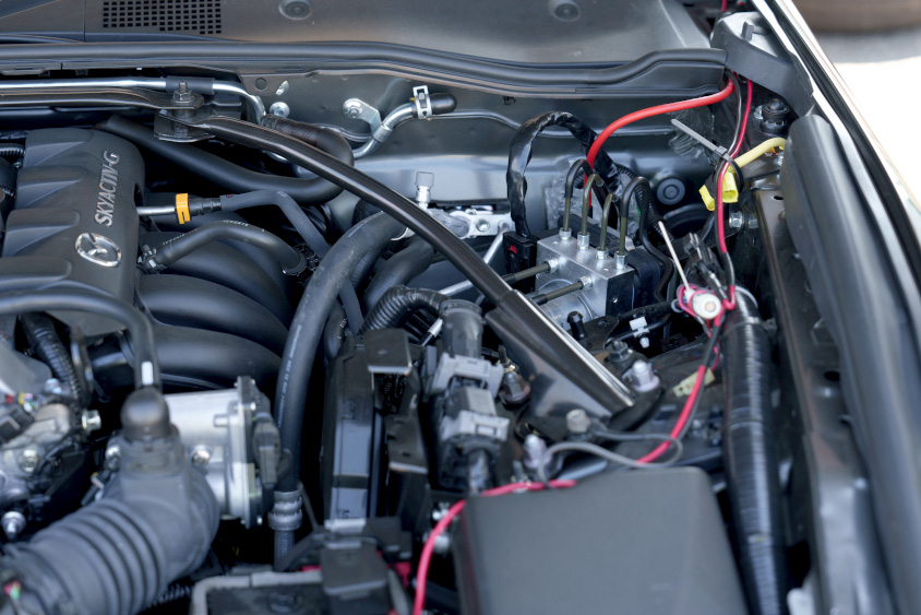 DSC-TRACKの要となる新開発のボッシュ製ブレーキ液圧制御ユニット