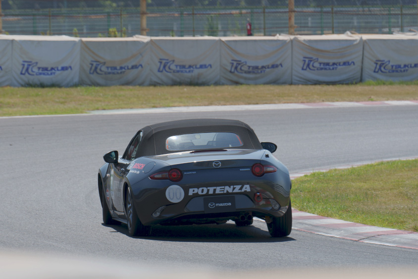 #30 ロードスターDSC-TRACKチームのロードスターのリヤ