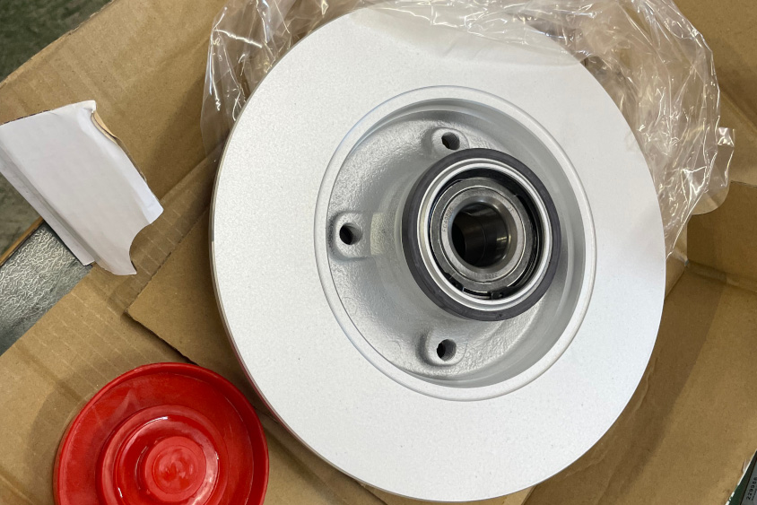 シトロエンDS3 スポーツシックのベアリングが内蔵されているリヤのブレーキローター