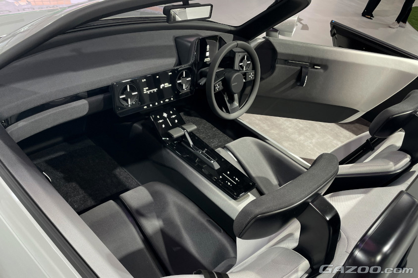 ダイハツ・ビジョン コペンの前席（ジャパンモビリティショー2023）