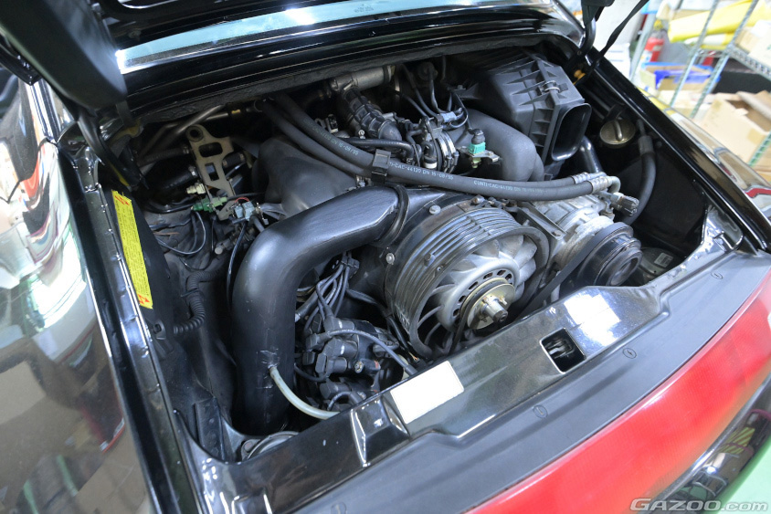 ポルシェ・911カレラTのエンジンルーム