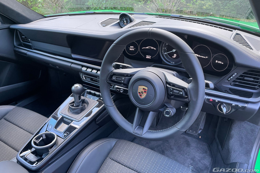 ポルシェ・911カレラTの運転席