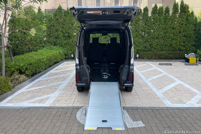 ホンダ N-BOX スロープのスロープを伸ばしたところ